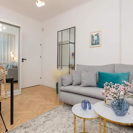 Stylish And Sweet In Near Park Lazienki By Renters شقة وارسو