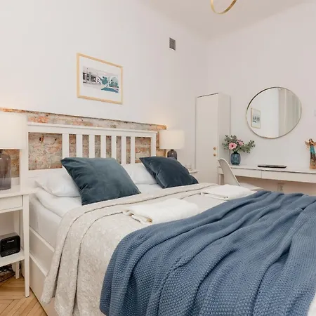 Stylish And Sweet In Near Park Lazienki By Renters Варшава