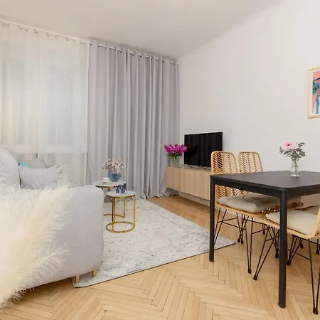 Stylish And Sweet In Near Park Lazienki By Renters Апартаменты *