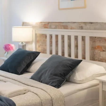 شقة Stylish And Sweet In Near Park Lazienki By Renters