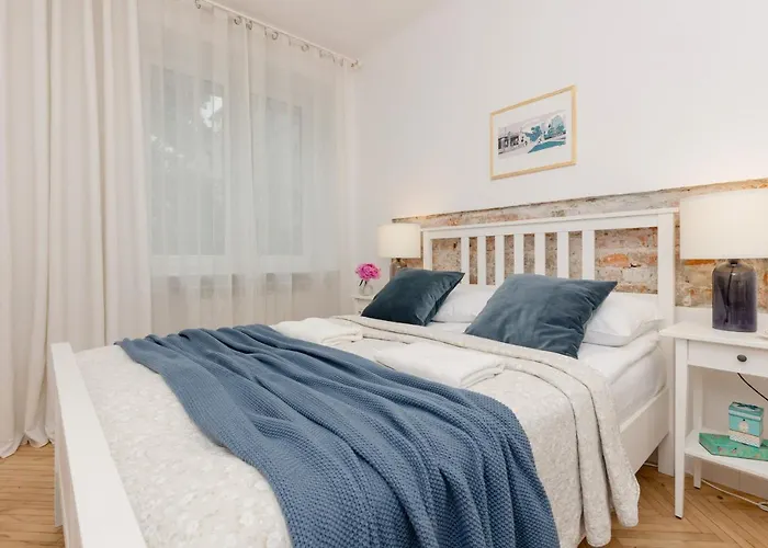 Stylish And Sweet In Near Park Lazienki By Renters Apartment