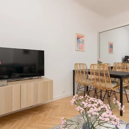 Апартаменты Stylish And Sweet In Near Park Lazienki By Renters *