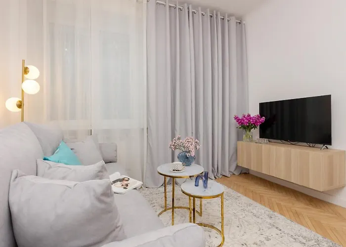 Stylish And Sweet In Near Park Lazienki By Renters * Warszawa